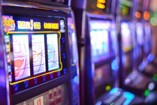 cinta55 live roulette table on mobile showing dealer and betting interface